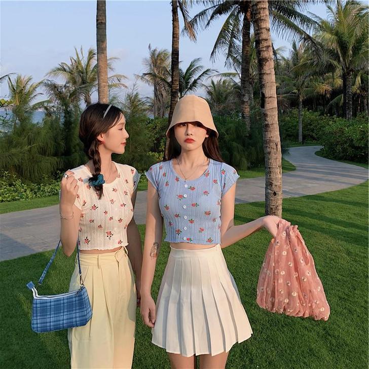 薄款镂空针织T恤短袖女夏洋气甜美碎花小衫显...