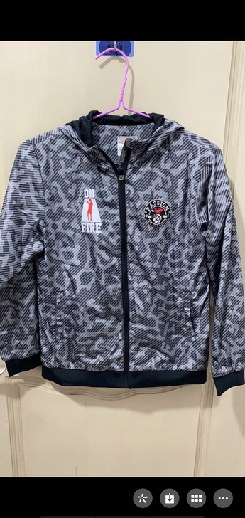 安踏男大童外套上衣,150码的,九新不议价...