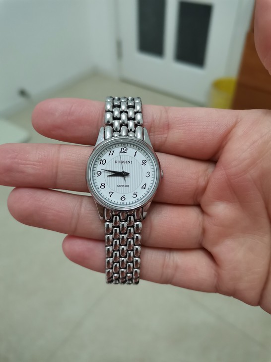 专柜购买,罗西尼手表,买了几年了,有配戴痕...