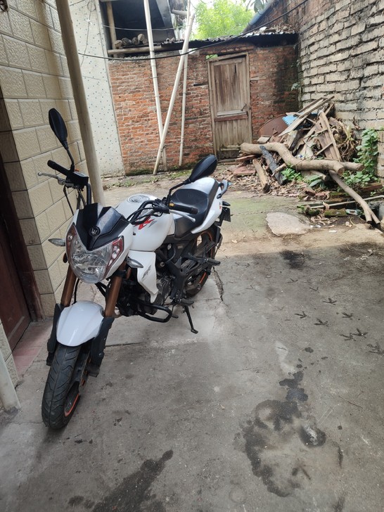 出一台闲置钱江蓝宝龙150摩托车，2700...
