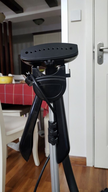 挂式蒸汽熨斗，由于基本不穿正装，买来基本就...