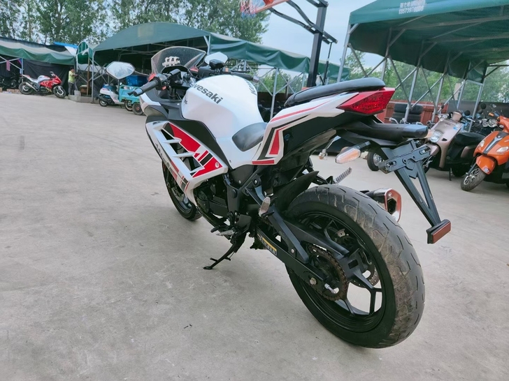 小忍者250，准新车一台，天使眼大灯，特价...