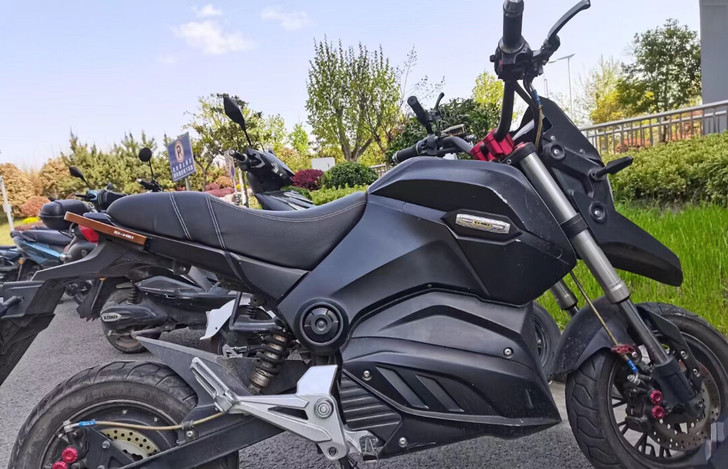 买了半年了小改了一下新车加改装落地5000...