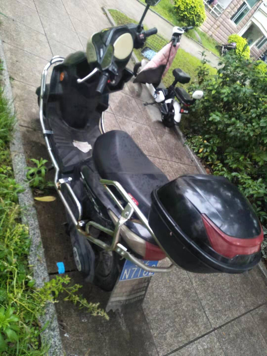 8-9成新，电动车