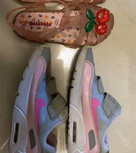 nike两双鞋33码 感兴趣的话点“我想要...