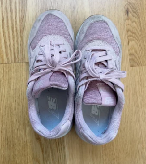 正品new balance新百伦跑步鞋 八成新，正常穿着痕迹...