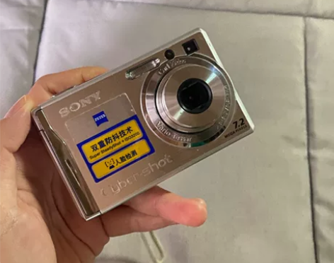 索尼一台如图 w80 没被拍就是还在 机身...