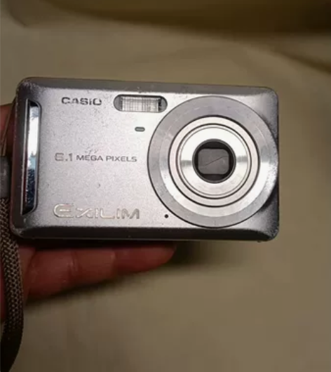 卡西欧EX-Z9复古CCD数码相机，标价就...