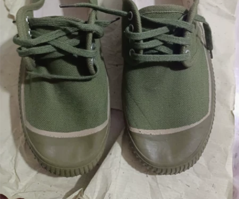 库存低腰胶鞋37码3537 99年库存，品...