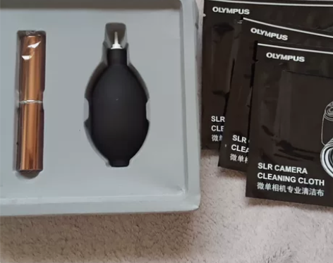 olympus相机清洁套装 里面的盒子一边...