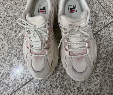 斐乐鱼骨鞋，跟高5厘米左右，85新吧，如图...