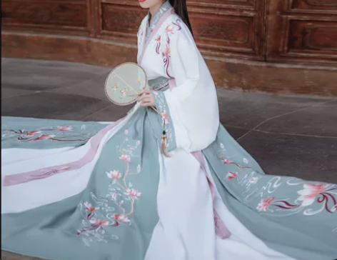 魏晋制交领汉服 仅拍照穿过一次 很清新的配...