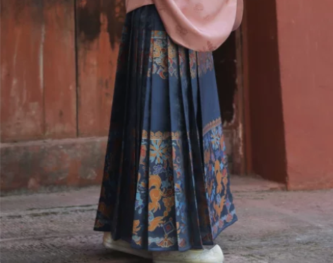 兰若庭 汉服 绝版如意松鼠 明制 妆花 马...