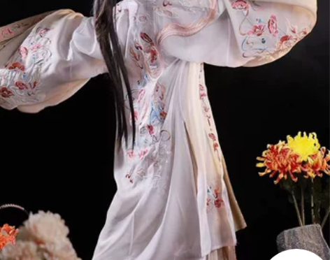 耀春家大袖衫，非常重工。 一次也没有穿过 回来压衣柜了