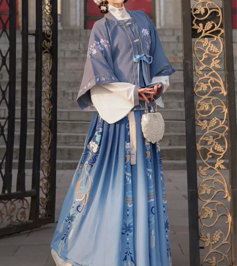 淘宝购买的翡缇兰汉服全新吊牌还在低价出售，...