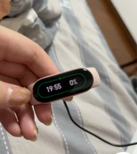 小米手环6 几乎全新 感兴趣的话点“我想要...