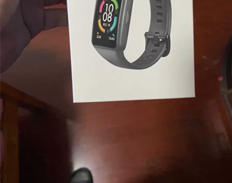 荣耀手环6，全新未开封，朋友送的，自身有小...