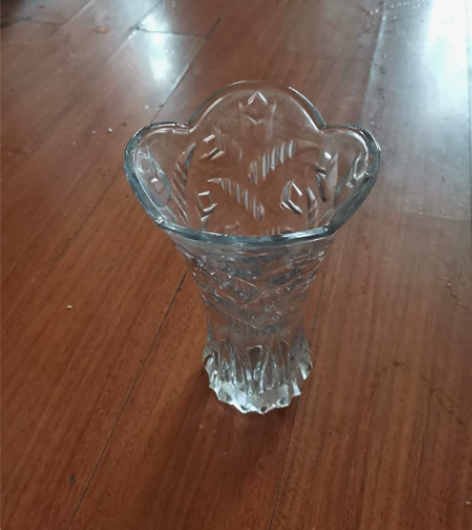 插花花瓶，质量非常好，由于搬家出售 惊爆价...