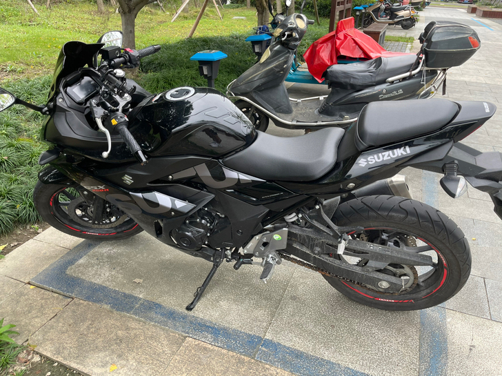 出手铃木GSX250  20年4月的车，公...