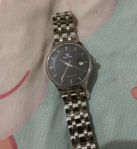 天王手表9成新，买来几乎没咋带，原装钢带，手表一点毛病没有，...