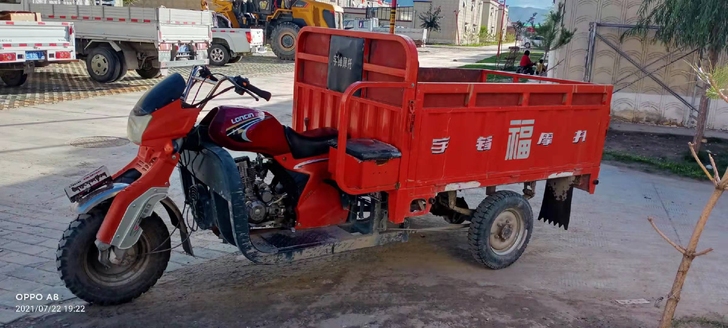 三轮摩托车转让  需要的速度联系  可小刀