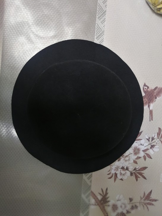 全新纯黑色羊毛帽子，吊牌摘了。品牌的专柜1...