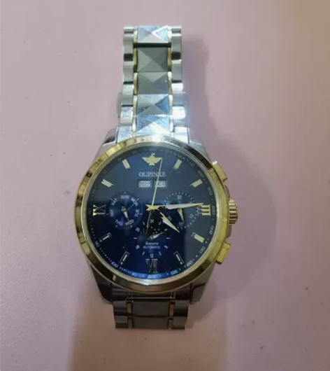 欧品客手表,原价1800那款,低价出,可鉴...