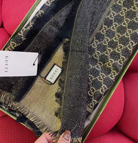 闲置大牌围巾 款式没得说，非常高大上， 正...