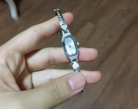 飞亚达女表飞亚达女表,九成新,顺丰到付,不...