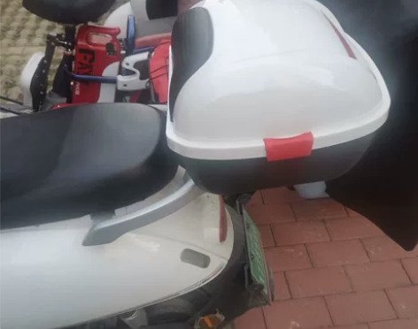 台铃电动车后备箱+后备箱架子，一起120元...