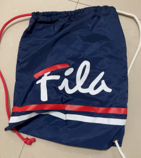 斐乐束口袋。新旧程度如图。实拍 感兴趣的话...