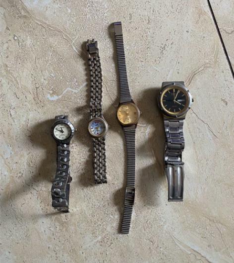 手表4块 能不能用不确定,打包当配件出售 ...