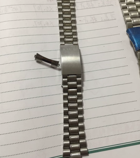库存手表表带钢带，接口宽20mm，弧口弧度...