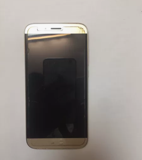 华为麦芒4，家人用的，闲置了挺长时间。华为...