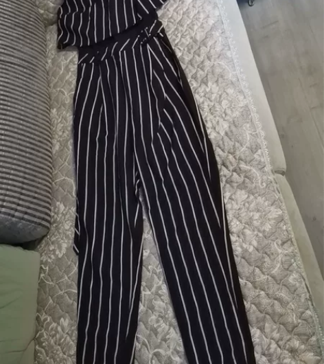 夏季连体裤 ，S码，只穿过一两次。 感兴趣...