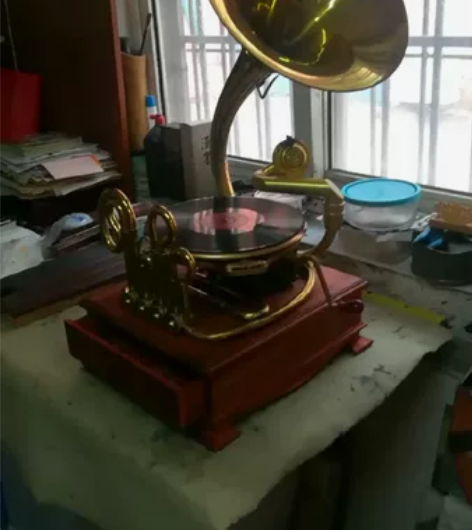 转让进口的留声机一台，红木底盒，纯铜喇叭，...