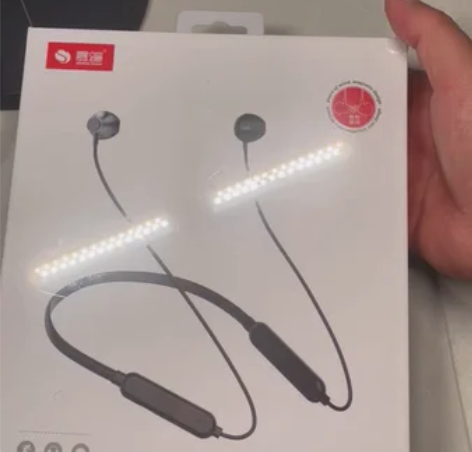 全新运动磁吸耳机、包装完好没打开、完好、锻...