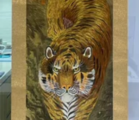 日本老画 日本回流，骨质轴头。 虎之神韵恢弘气势，悬挂提升空...