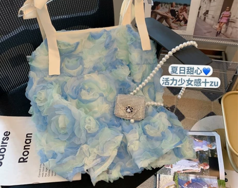 法式蓝色立体玫瑰花瓣吊带背心女夏2022新...