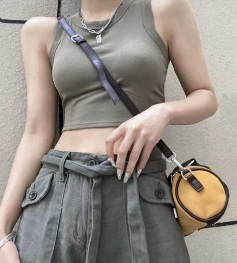 辣妹工字背心 自带胸垫 全新25.9一件 ...