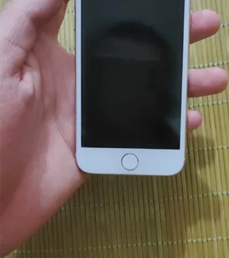 苹果8，国行全网通 64g，后盖碎，打电话...