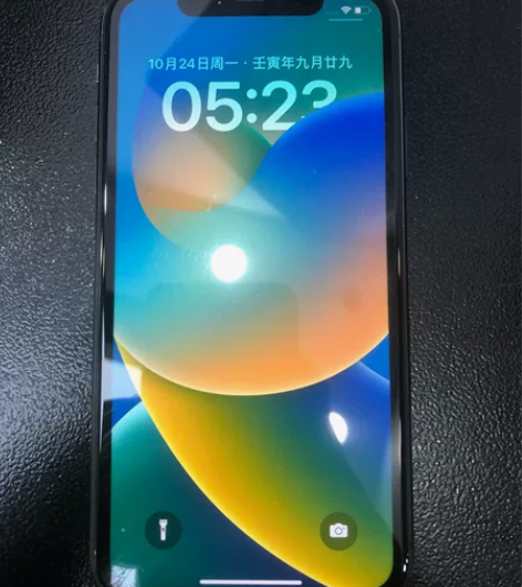 出苹果11黑色128g国行，电池还有87％...