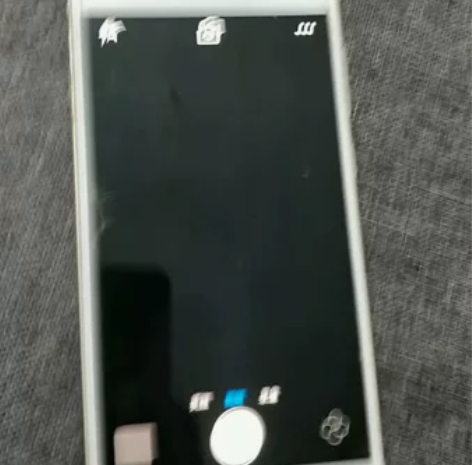 vivo x6a     4+64可以插内...