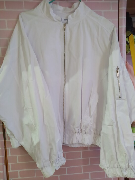 纯白色棒球外套袖子 旁侧有拉链 几乎全新 ...