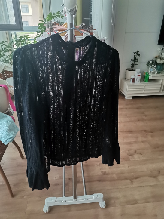 la babite 黑色蕾丝衫，s码，低价...