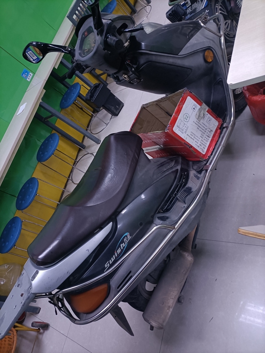 店里送餐的摩托车，豪爵悦星125，一切功能...