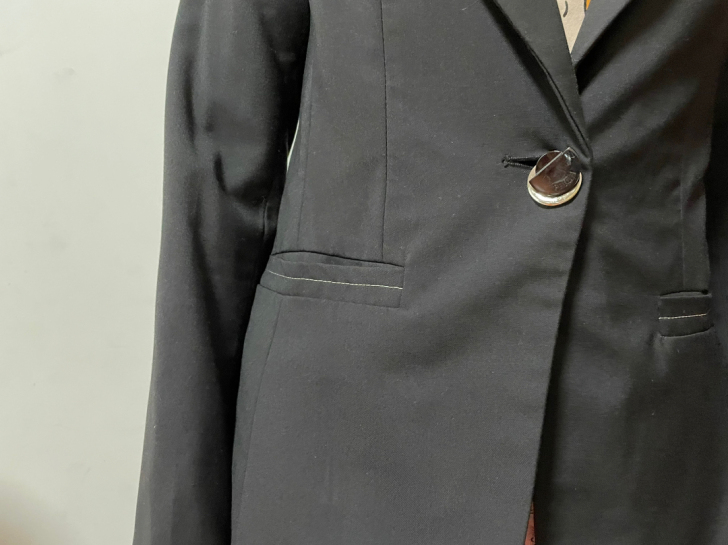 工作黑色西装 比较正式 后面比较显腰身 图...