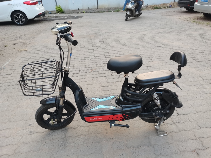 出五星钻豹电动车，车况好，电池能跑四五十里...