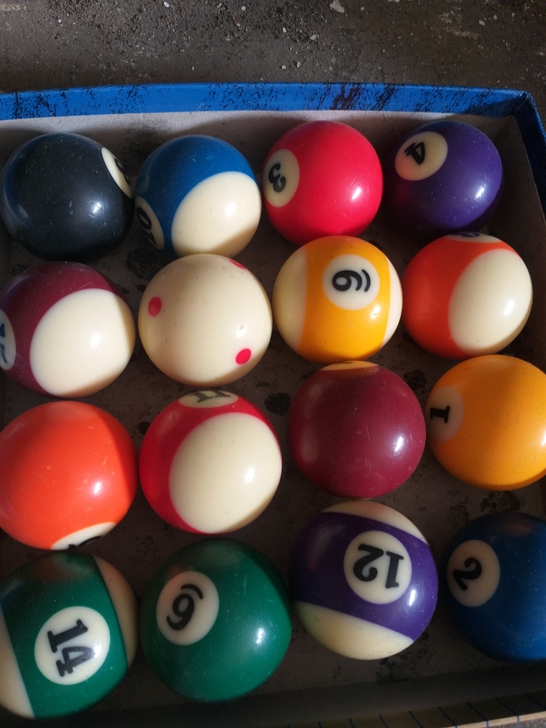 二手大字台球出卖！，有三，四盒，便宜出卖！
