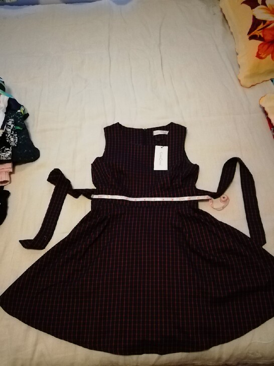 腰围二尺四，裙长85左右，全新没穿过，材质...